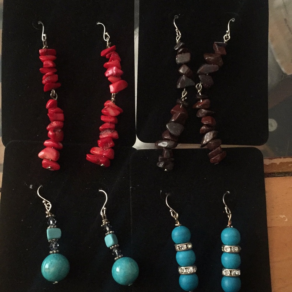 4 pairs of earrings, natural stones